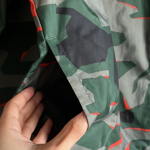 NIKE NSW CAMO WINDBREAKER size small - Picture 10 of 14